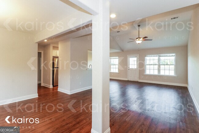 Photo - 220 Western Red Cedar Dr