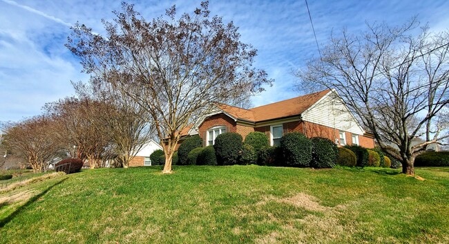 Photo - Spacious 3 bedroom 2 bathroom in Gastonia