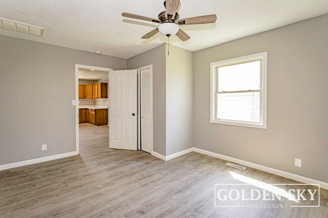 Photo - 1700 N Manring Ave