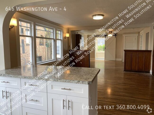 Building Photo - 646 Washington Ave Unit 4 Rental