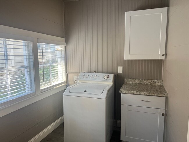 Photo - Updated One Bedroom Cottage With Private Yard Unidad 1031 West Street