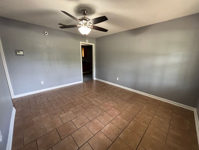 Photo - 3 bedroom- 1 bath!