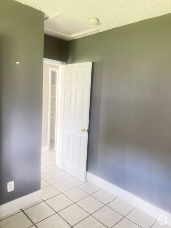 Building Photo - 3912 SW 14th St Rental