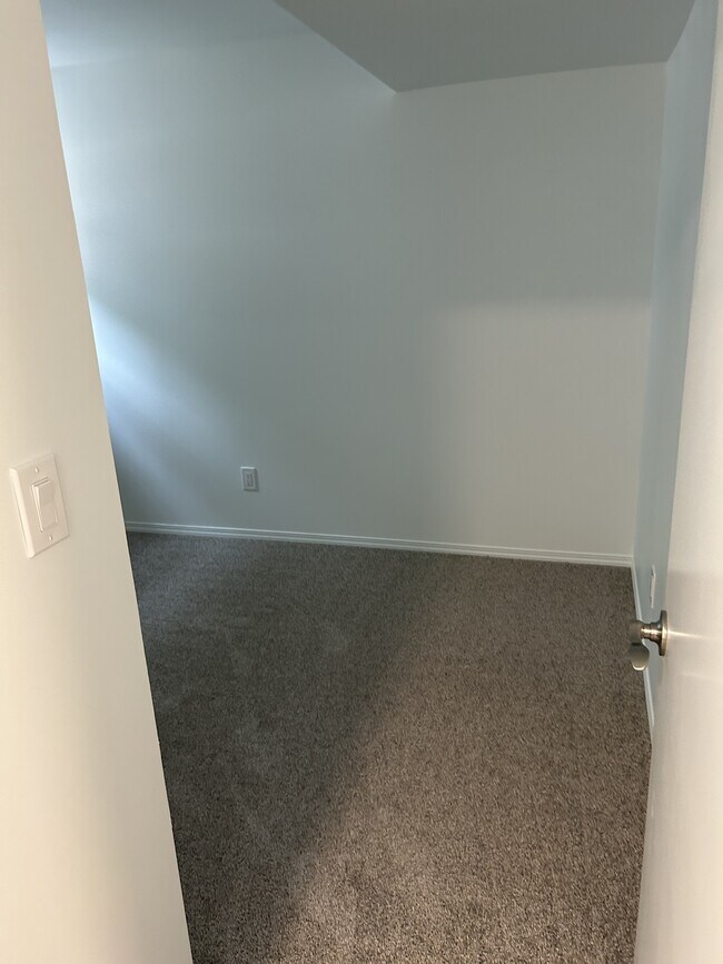 Photo - 11820-11861 61 St NW Unit Bsmt G4