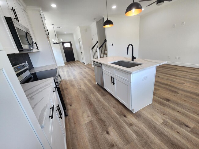 Photo - 922 W Austin St