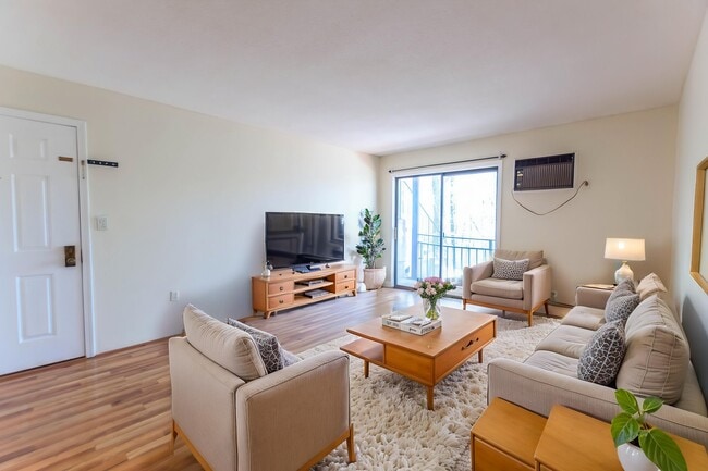 Photo - 23 Country Club Dr Townhome