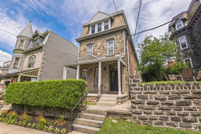 Building Photo - 125 Sumac St Rental