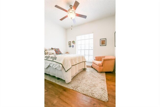 Photo - 912 W 22nd St Unit 202