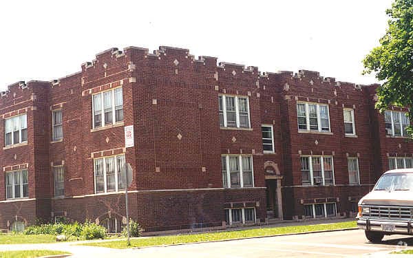 Photo - 6355-6357 S Francisco Ave Apartments