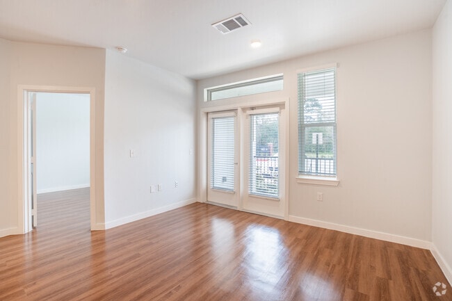 1BR, 1BA - 691SF - Living Room