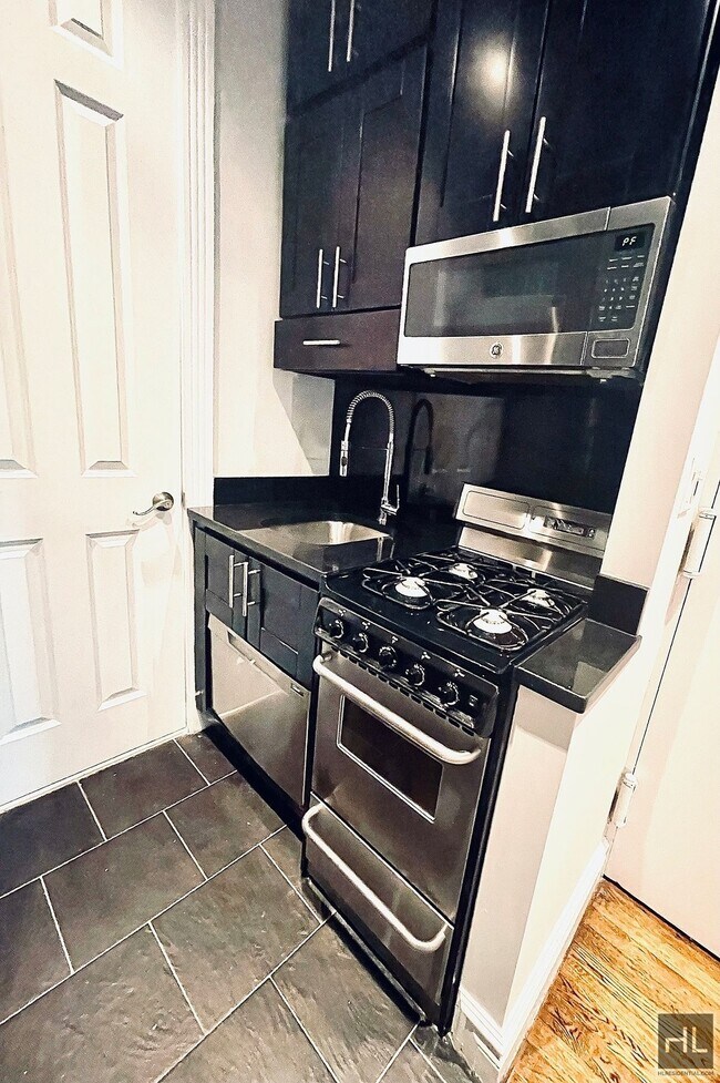 Photo - Mott Street Unidad 12