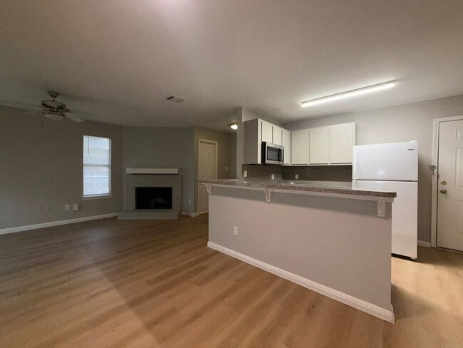 Photo - Ginder Properties2 (2906 Kestrel Dr) Unit B