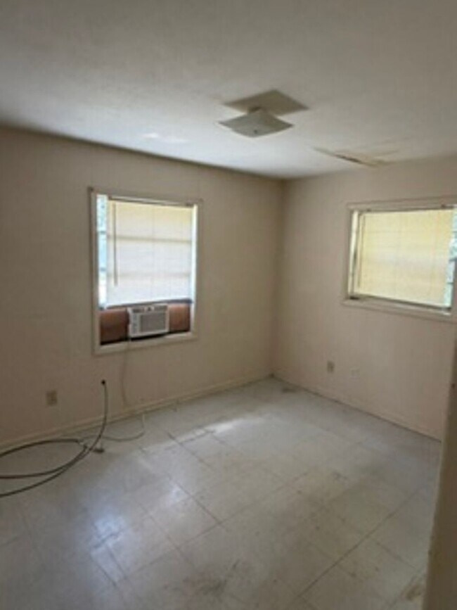 1220 Martin Luther King Junior Blvd Unit 5
