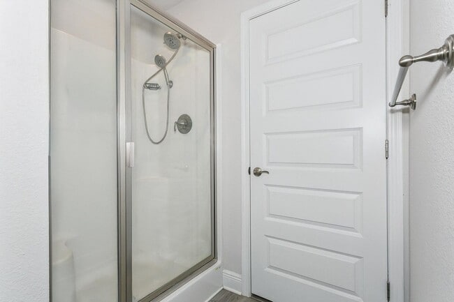 Photo - Beautiful Custom Build Home in North Crestview