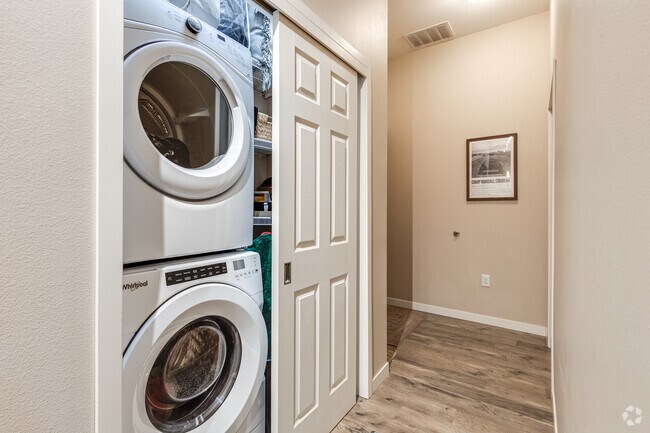 1BR, 1BA - 690SF - Laundry
