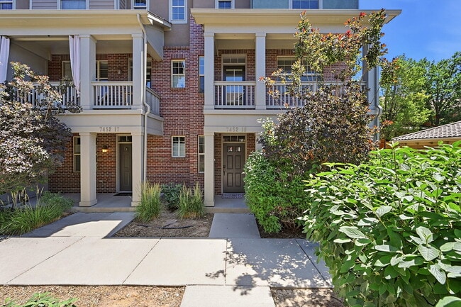 Building Photo - $2,895.95 -  3 Bed, 2.5 Bath Townhome in Denver with Attached Garage and Central AC! Unit 16