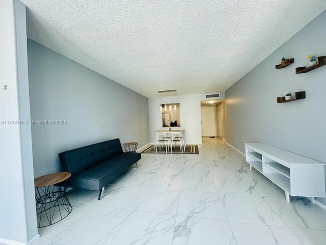 Photo - 601 Three Islands Boulevard Unidad 314
