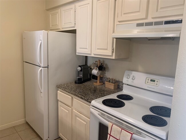 Building Photo - 10075 Westpark Dr Unit 43 Rental