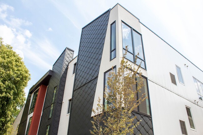 Photo - 503 E Stoughton