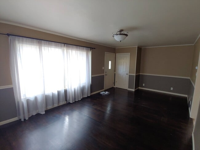 Sala de estar - 510 S 72nd St Unidad Lower