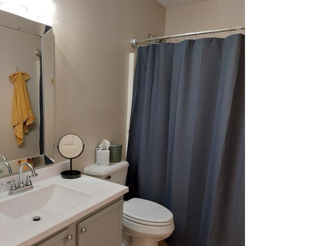 Photo - 697 Matthew St