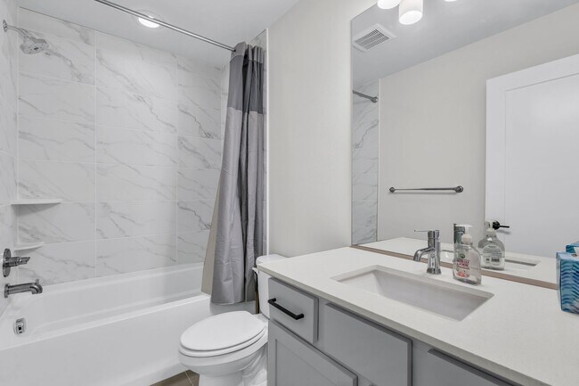 Photo - Modern and Spacious Lynnwood Townhouse