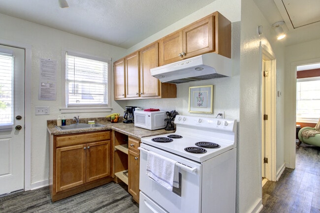 Photo - 1980 Jefferson Ave