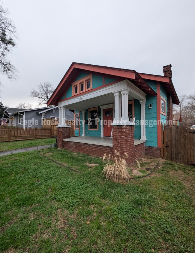 Photo - Historical Owen Park House for Rent (4beds/3baths)