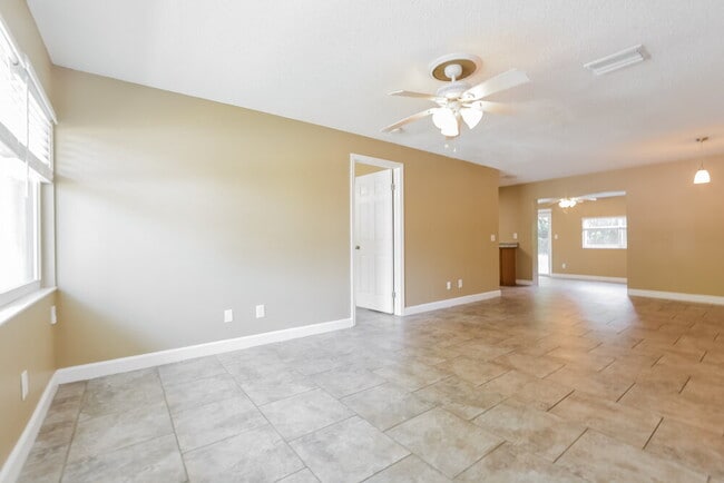 Photo - 1264 Croftwood Dr