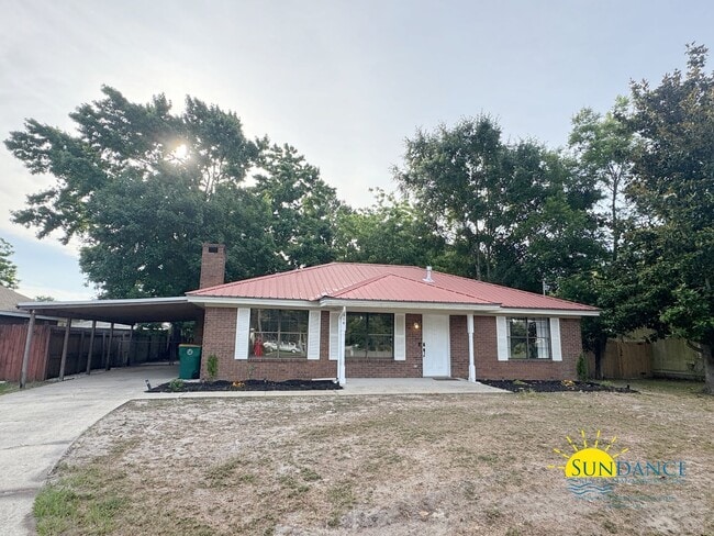 Building Photo - Charming 2-Bedroom Home with Bonus Room in Mary Esther!