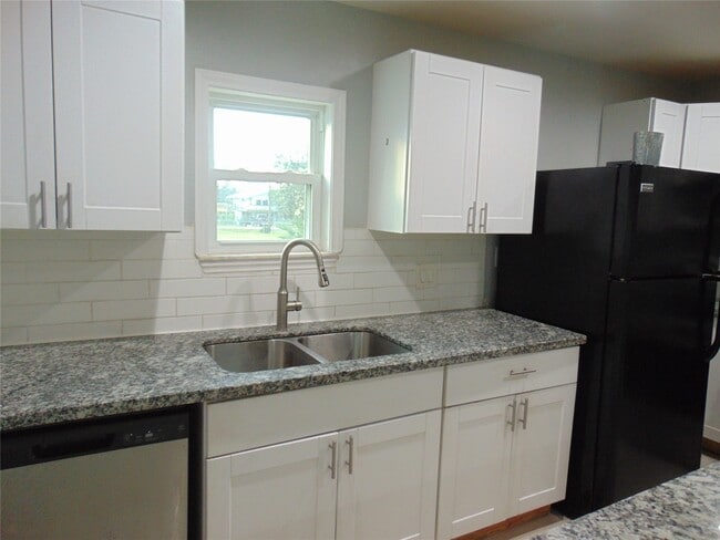Photo - 118 14th St