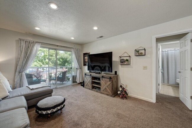 Photo - 1324 Chateau Cmn Unit 208