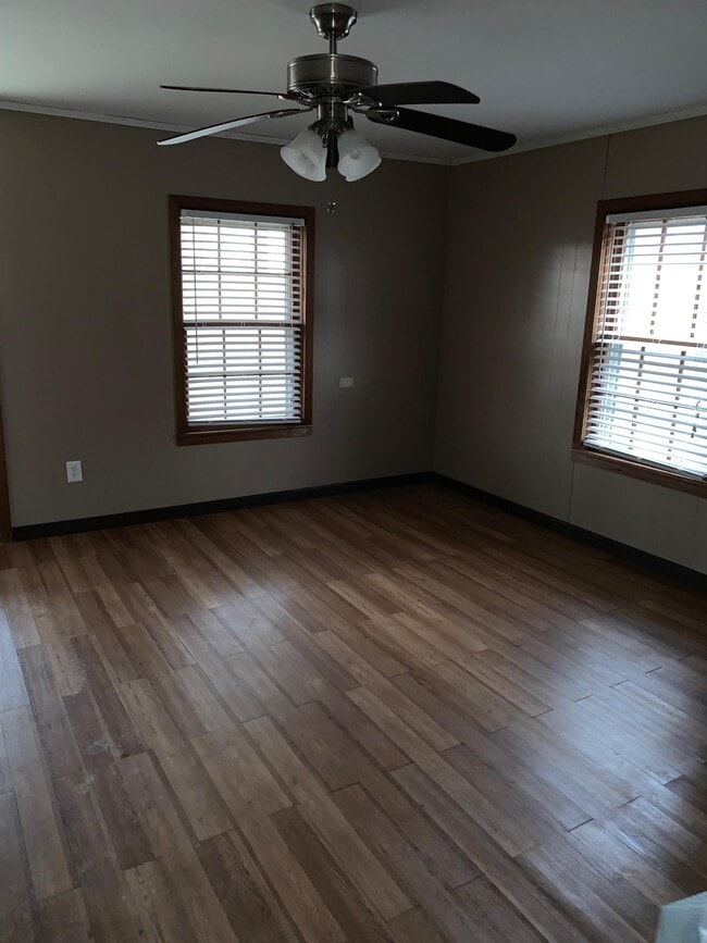 Photo - 3558 Main St