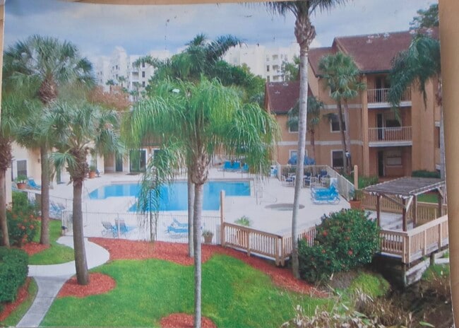 Building Photo - 3034 Parkway Blvd Unit 208
