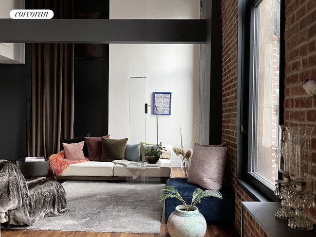 Photo - 533 Leonard St