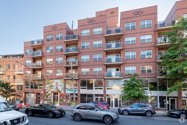 35-19 Leavitt Street - 35-19 Leavitt St