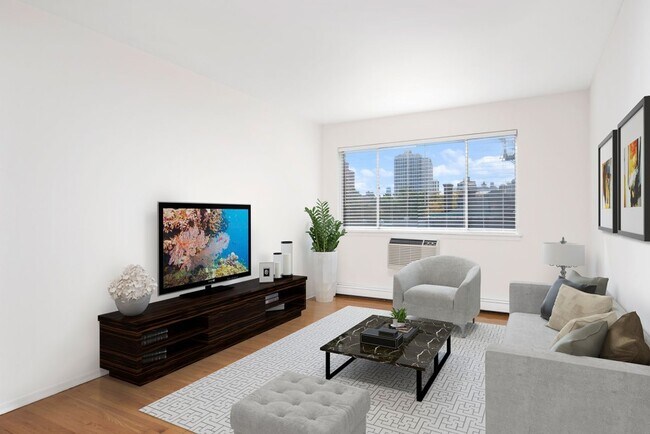 Photo - 515 W. Barry