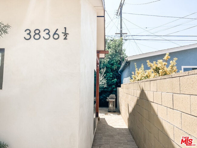 Photo - 3836 1/2 Seneca Ave