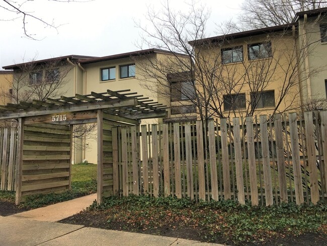 Quaint 1 BR Condo in Columbia with Sunroom! - Quaint 1 BR Condo in Columbia with Sunroom!