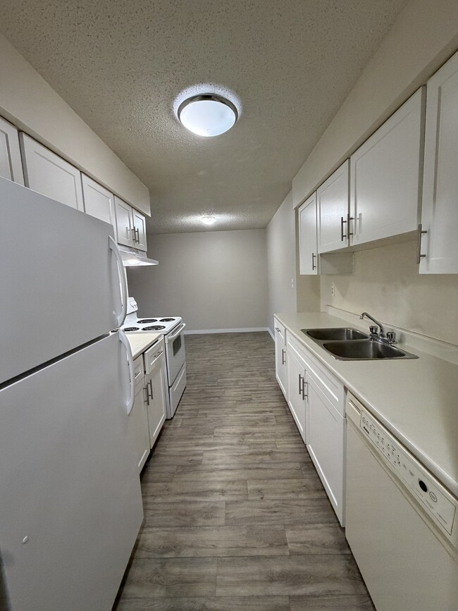 45598-45598 McIntosh Dr