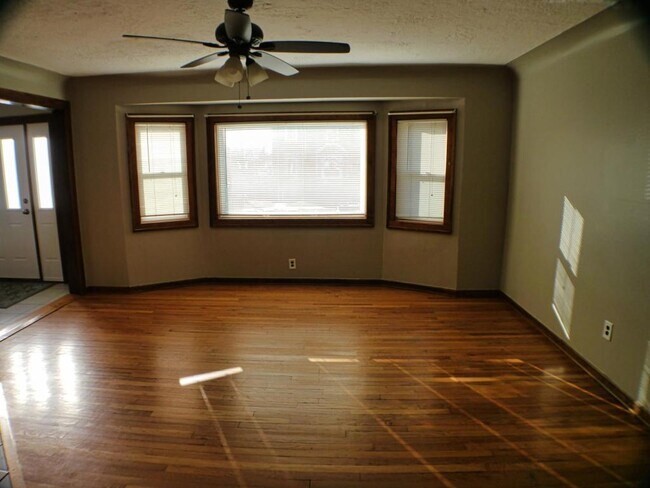 Photo - 9837 Minnick Ave