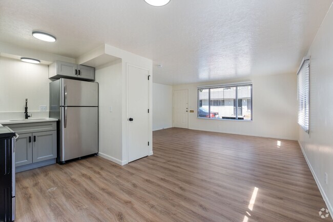 Building Photo - Renovated 2BR in Milwaukie Unit 2507 SE Monroe St Rental