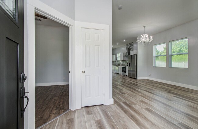 Building Photo - 984 County Rd 340 Rental