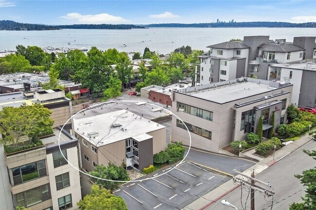 Building Photo - 2bd/1ba Kirkland Condo Unit 200