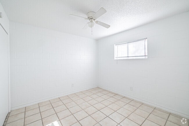2BR, 1BA - 750SF - Secondary Bedroom