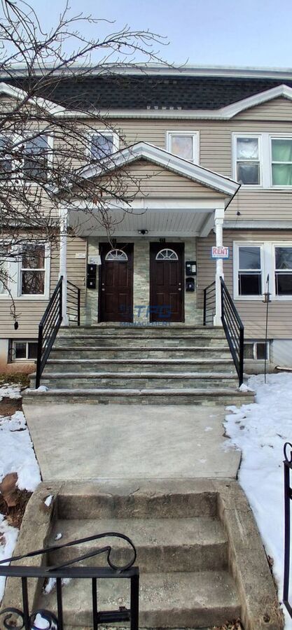 Building Photo - 440-442-442 Walnut St Unit 442-1