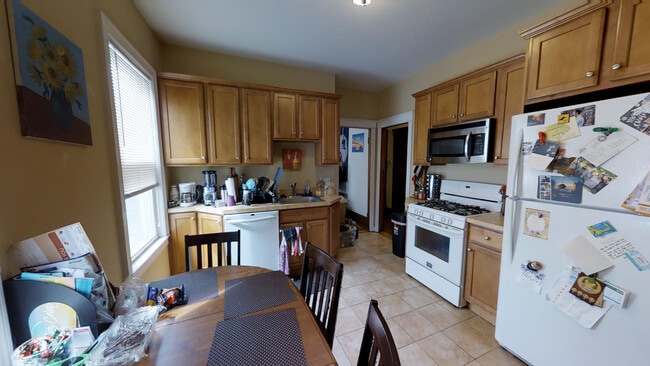 Building Photo - 223 Holland St Unit 2 Rental