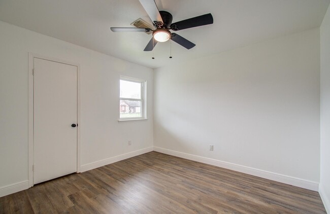 Photo - 9923 Antrim Ln