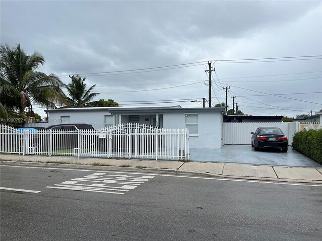 Building Photo - 4010 SW 112th Ave
