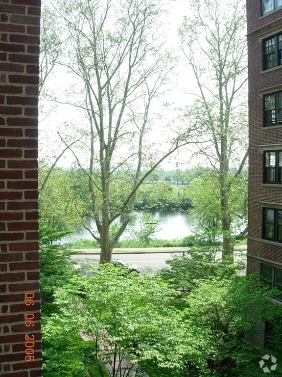 Building Photo - 988 Memorial Dr Unit 387 Rental